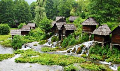 Excursão de 5 dias de descoberta da Bósnia em todas as estações a partir de Mostar. Blagaj, Vjetrenica, Trebinje, Tvrdos, Visegrad, Sarajevo, Travnik, Jajce. — 5