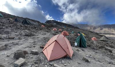 تسلق جبل Kilimanjaro عبر طريق الدائرة الشمالية. (يشمل جميع الإقامة والمواصلات) 11 يومًا — 3