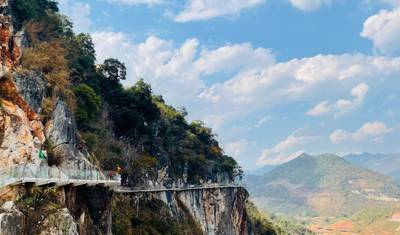 Wspaniała wycieczka do Moc Chau z Bach Long Glass Bridge i wodospadem Dai Yem – 2 dni — 4