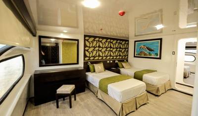 Eco Galaxy II First Class Catamaran 6 Days — 2