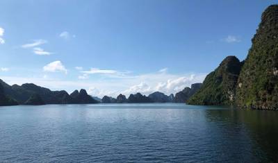 Halong Bay Dia Inteiro Com Caverna, Caiaque e Natação - Transfer por Autoestrada — 3