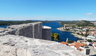 Z Zadaru: 5-dniowa wycieczka po Centralnej Dalmacji. Wymarzone adriatyckie miejsca na wybrzeżu! Odwiedź Szybenik, Split, Trogir i wiele więcej! Miejsca UNESCO. Starożytne miasta otoczone murami. Mnóstwo historii, weneckiej architektury i malowniczych widoków. Tętniące życiem nabrzeża. Wyśmienita kuchnia! — 3