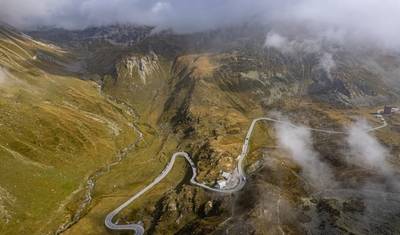 Fall/Spring 5-Country Alpine Tour in a Porsche: Pre-set sat-nav guided — 3