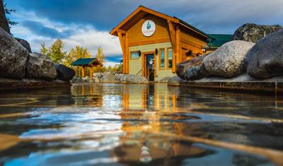 Modern Cabin Getaway in Whitehorse from Vancouver — 5