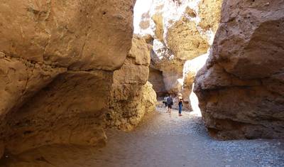 رحلة ناميبيا البرية: مناظر الوادي ومغامرة السفاري — 4