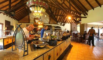 3 Days Maasai Mara Keekorok Luxury Lodge Flying Safari with 4x4 Land Cruiser Jeep — 3