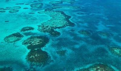 Voo sobre o Grande Buraco Azul a partir de Ambergris Caye — 2