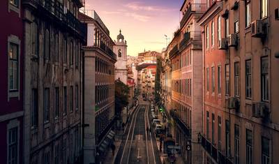 8 Days Essential Spain & Portugal. — 2