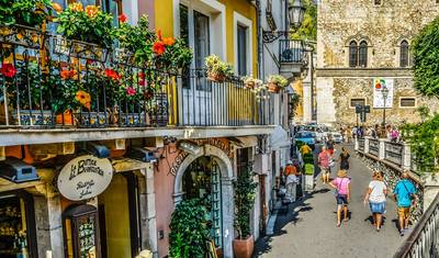 10 Days Palermo, Etna, Taormina, Agrigento and Syracuse. — 2