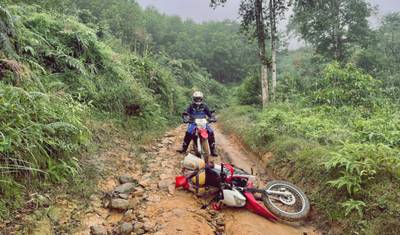 Kolosalna wycieczka motocyklowa po pętli Ha Giang do wodospadu Ban Gioc, Cao Bang, jeziora Ba Be — 5