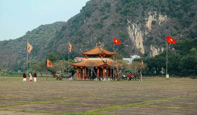 Ninh Binh Day Trip: Hoa Lu temples, Tam Coc Boat Trip & Mua Cave — 3