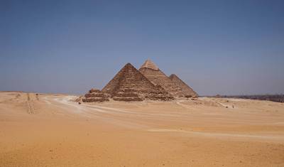 PIRÂMIDES DE GIZÉ • ESFINGE • SAQQARA — Dos Guardiões Eternos à Primeira Pirâmide — 4