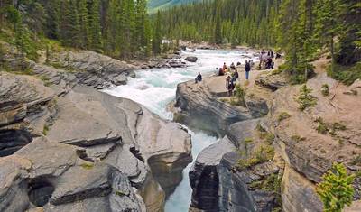 جبال روكي الكندية مع Rocky Mountaineer المتجه شرقاً (من فانكوفر، كولومبيا البريطانية إلى كالجاري، ألبرتا) (2027) — 2