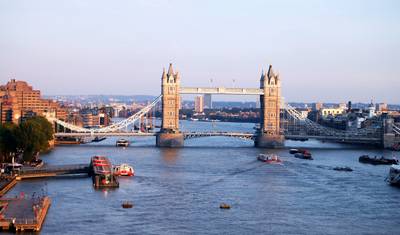 Londres e Paris (De Londres a Paris) (2025) — 2