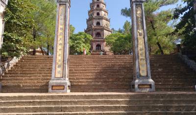 フエ市内終日観光 — 2