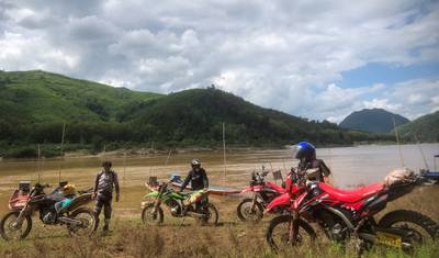 Excursão de Motocicleta Aventureira no Laos: Explorando Montanhas Místicas de Luang Prabang a Vang Vieng — 3