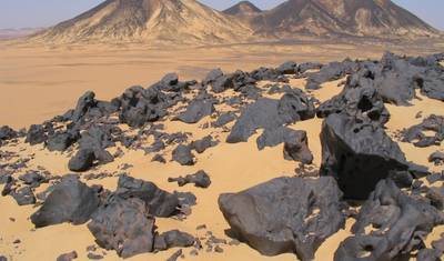 2 Dias de Acampamento no Deserto Preto e Branco com Observação de Estrelas — 5