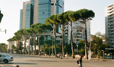 Descubra Tirana a Pé: Passeios a Pé pela Cidade – Tour de Meio Dia — 5