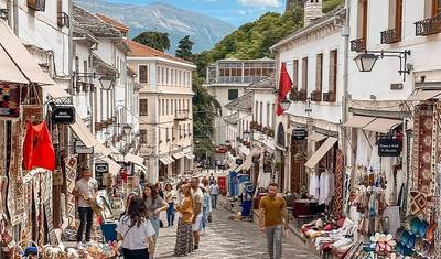 De Tirana: Cidade Antiga da UNESCO de Gjirokastra e Olho Azul — 3