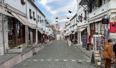 De Tirana: Cidade Antiga da UNESCO de Gjirokastra e Olho Azul — 2