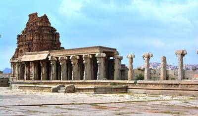 India: Ancient Ruins & Kerala Beaches — 4