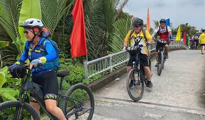 EBike tour: Mekong Delta in Vietnam 5 Days — 5