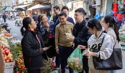 Experiência Culinária Escondida em Hanói: Do Mercado à Mesa com um Contador de Histórias Local — 2