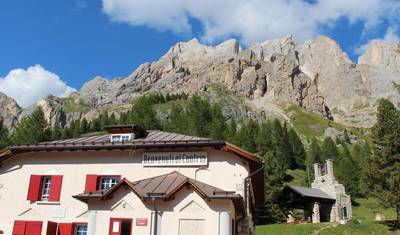 Walking in the Dolomites - Campitello — 4