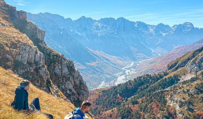アルバニアアルプス、Shala River、Valbona National Park、Prizren、Kosova 4日間ツアー — 2