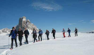 Caminhada com raquetes de neve nas Dolomitas - Aventura Premium — 4