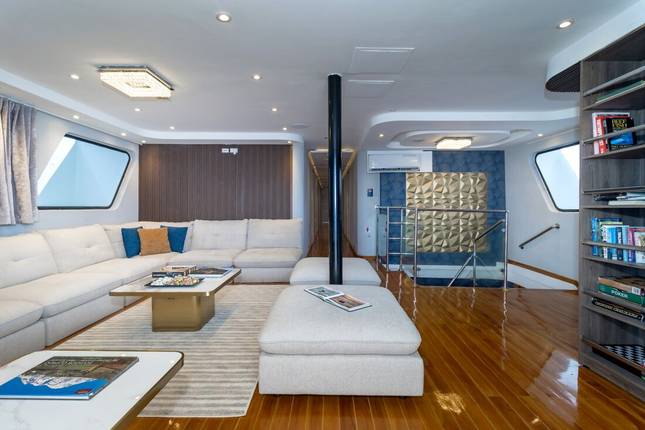 Galapagos Explorer: Southern Islands (Grand Queen Beatriz)