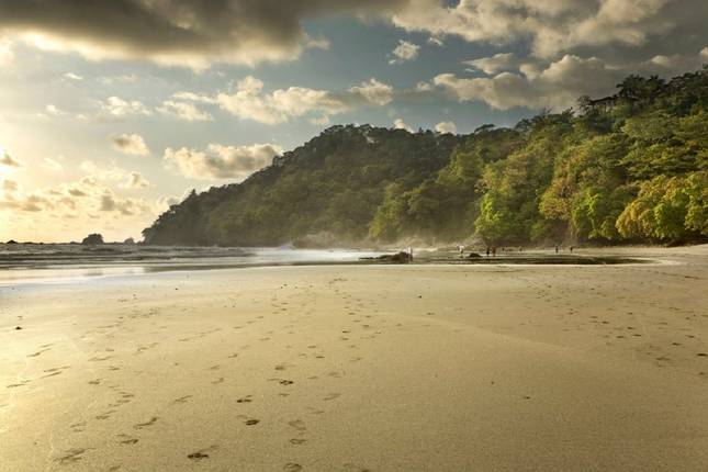 Praias e Natureza com Santa Teresa
