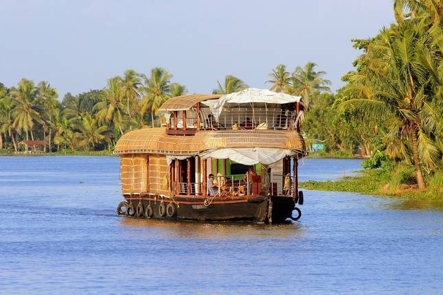 Highlights of Southern India - Kerala with Houseboat Stay