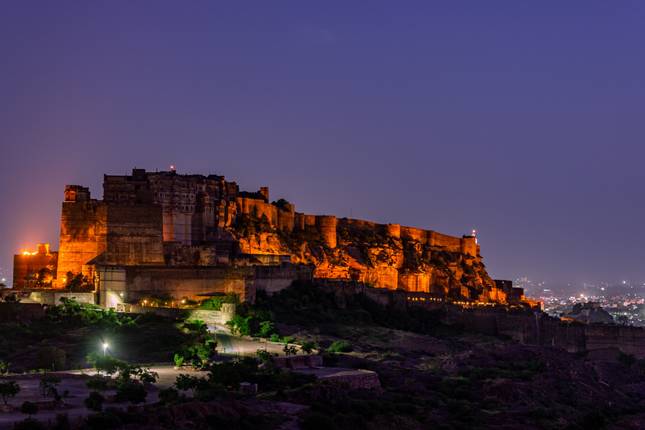 Royal Rajasthan Tour with Boutique Hotels (Delhi, Mandawa, Bikaner, Jaisalmer, Jodhpur, Udaipur, Pushkar, Jaipur, Agra, Delhi)
