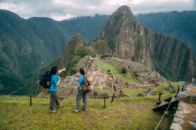 Inca Trail to Machu Picchu: 4-Day Hike with Vistadome Train