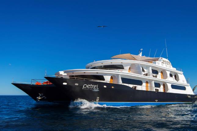 Guide Galapagos Luxury Cruise 9 Days Tour