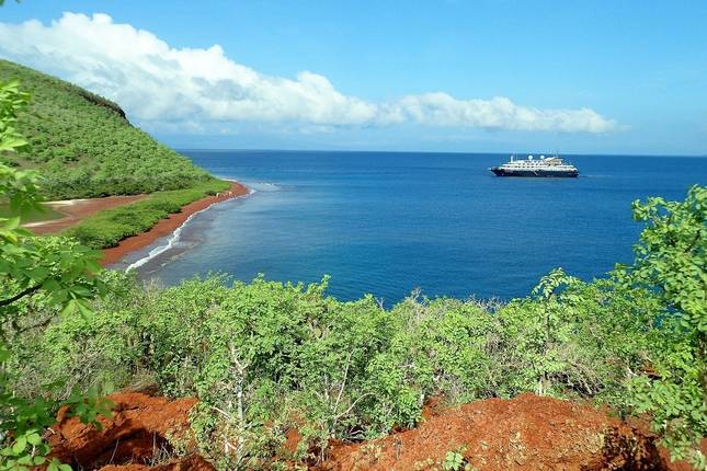 Galápagos – Central and East Islands aboard the Reina Silvia Voyager (Cruise Only)