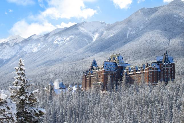 4日間 ロッキー山脈 冬のデラックスツアー | Banff & Lake Louise & Lake Minnewanka or Bubble Lake