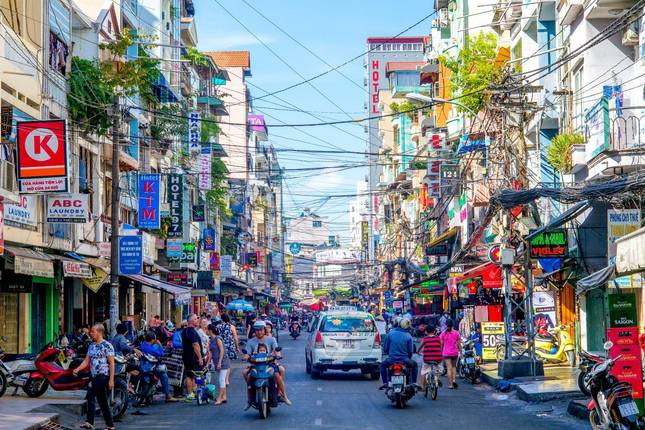 How do I…cross the road in Hanoi? - six-two by Contiki