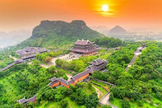 Ninh Binh, Bai Dinh Pagoda, Trang An and Mua Cave 1 Day By Limousine Bus