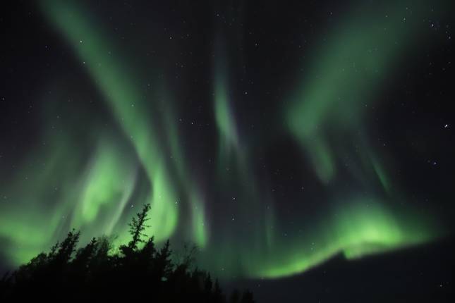 8-Day Yellowknife Northern Lights & Rockies Autumn Tour | Explore the Aurora and National Parks