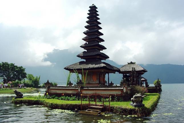 5 Days in Bali including Sekumpul Waterfall & Temple Tour: Ulun Danu Bratan,Taman Ayun Temple and More