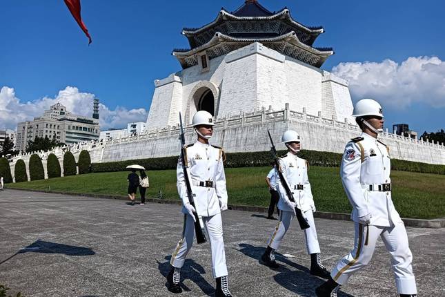 【Taiwan】10-Day Tour Package with featuring the Guard Change at Chiang Kai-shek Memorial Hall