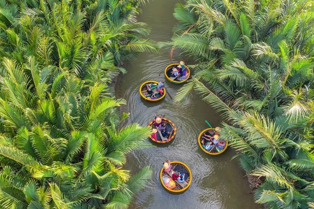 5-Day Experience Central of Vietnam with Up Travel: Da Nang - Hoi An Ancient Town - Hue Imperial City
