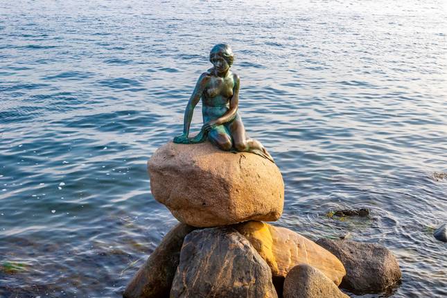 Scandinavia & Beyond: Capital Vibes Meet Norway Road Tour