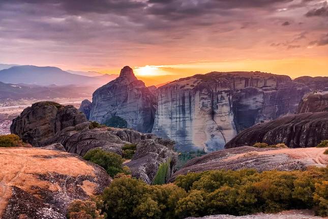 Athens to Delphi & Meteora | Private 3-Day Guided Tour