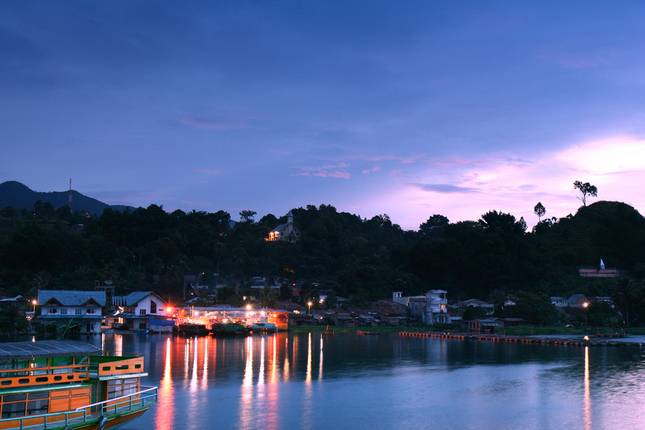 Sumatra's Wild Side: Orangutans, Rivers & Rural Life