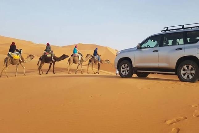 Excursão de 6 Dias em Marrocos de Tânger, passando por Chefchaouen, Fez e Deserto do Saara