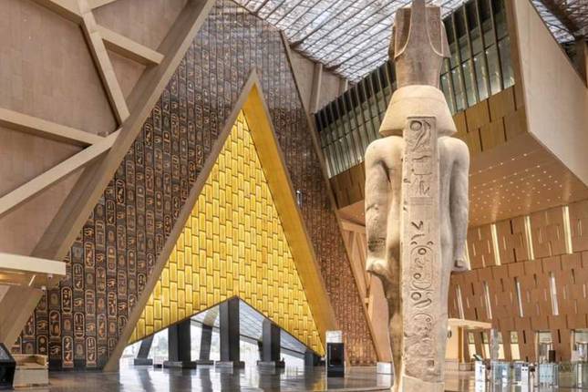 Discover the New Egyptian Museum and the Great Pyramids of Giza