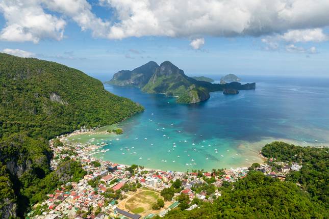 Small Group Tour & Beach Extension on Siargao incl. Flight